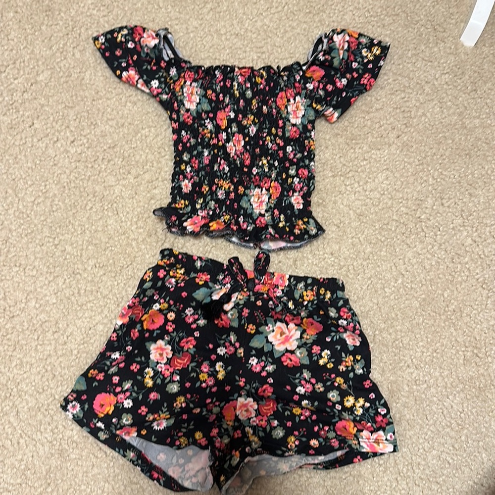 Girls 3T black and floral two piece short set